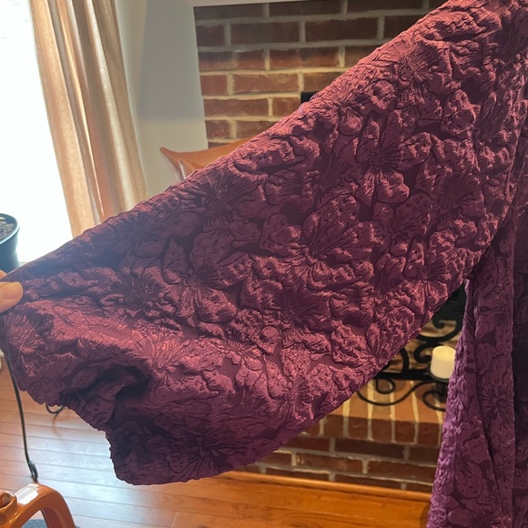 New York and Company size:Large Elegant Purple Textured Puff Sleeve Shift Dress - Picture 3 of 9